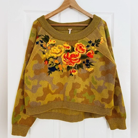 *RARE* Free People Camo Rose Pullover Sweater Size S - Picture 3 of 8
